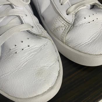 Kısa Sürede Yıpranan Ayakkabıya Çözüm Bulunamadı