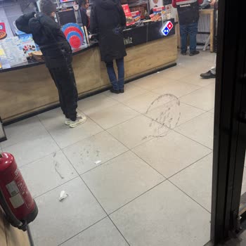 Domino's Ulus Şubesi: Soğuk Pizzalar Ve Hijyen Sorunları