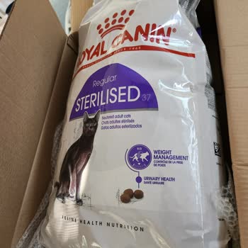 Royal Canin Cat Food Arrived Open and Re-Sealed – Is This a Genuine Product?