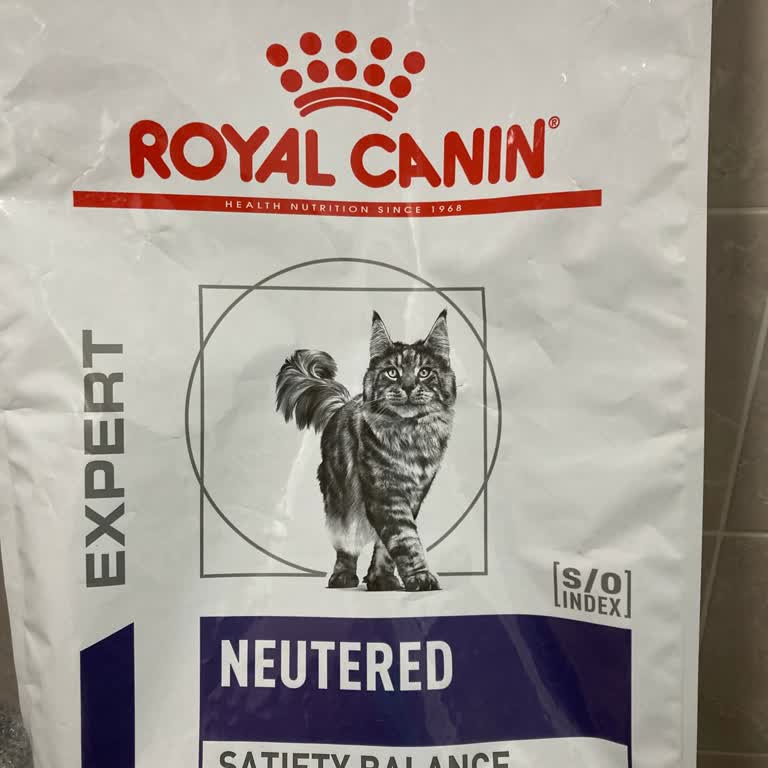 Royal Canin S/O Neutered Cat Food Caused Vomiting and Food Refusal