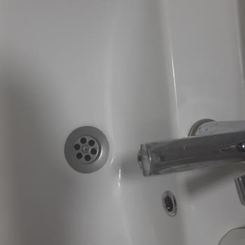 Cerastyle Lavabonun Sürekli Çatlayan Yüzeyi