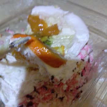 Bozuk Yaş Pasta Ve İlgisiz Müşteri Hizmetleri