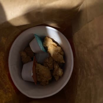 Popeyes Siparişimde Hijyen Skandalı: Soslar Tavukların İçinde!