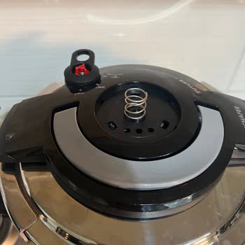 Schafer Düdüklü Tencerenin Kapağındaki Düğme Yerinden Fırladı!