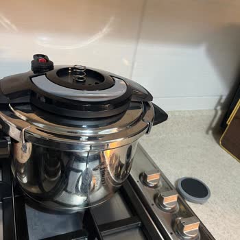 Schafer Düdüklü Tencerenin Kapağındaki Düğme Yerinden Fırladı!