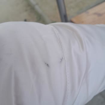 İpekyol Mont: Soğuk Geçiriyor Ve Lekeler Çıkmıyor