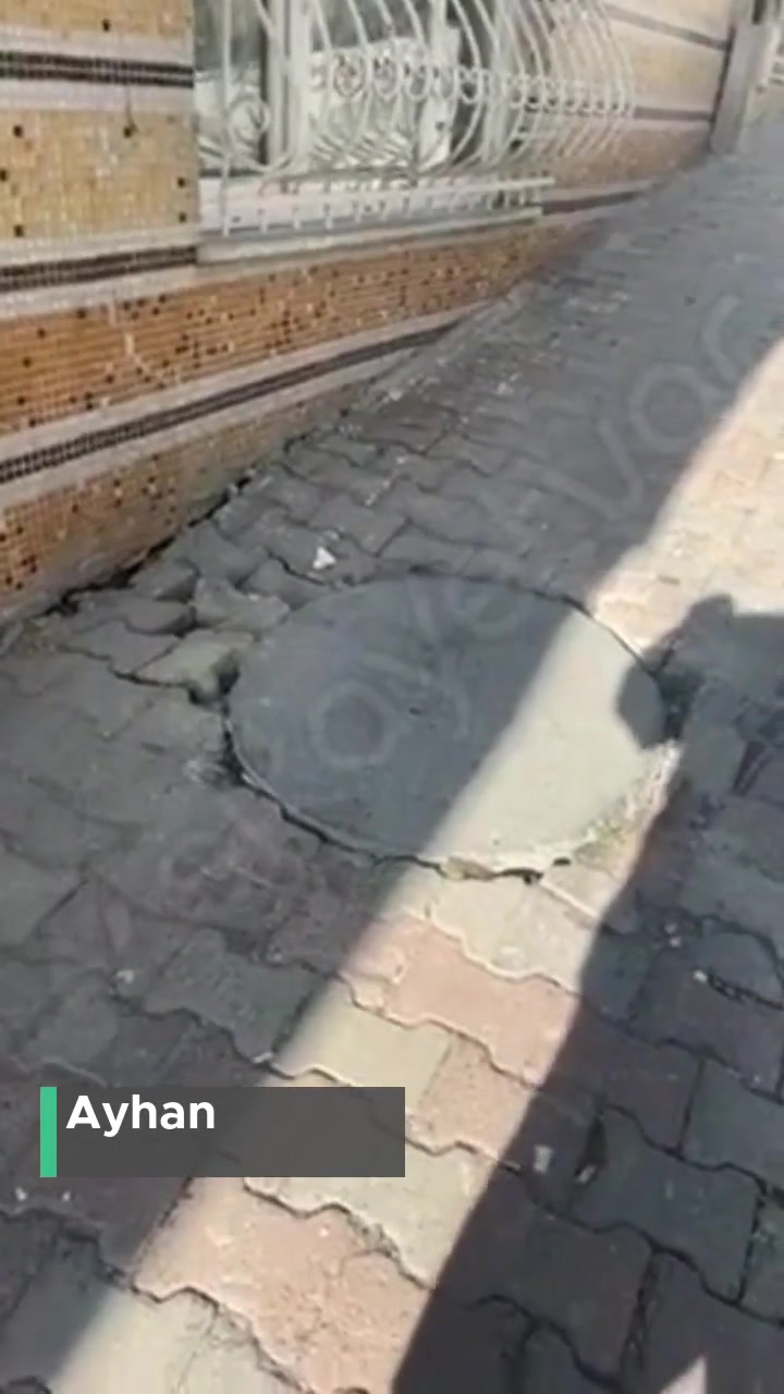 İstanbul Büyükşehir Belediyesi Kaldırım Çökmesi Ve Yaya Can Tehlikesi! videonun kapak resmi