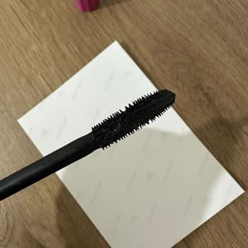 Eksik Fırçalı Maskara Şoku!