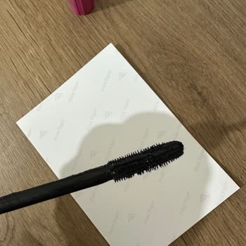 Eksik Fırçalı Maskara Şoku!