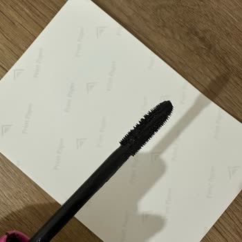 Eksik Fırçalı Maskara Şoku!