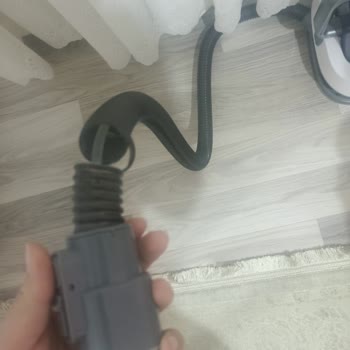 Kiwi Home Yıkama Makinesi Aldık İki Üç Kullanımdan Sonra Hortum Yırtıldı