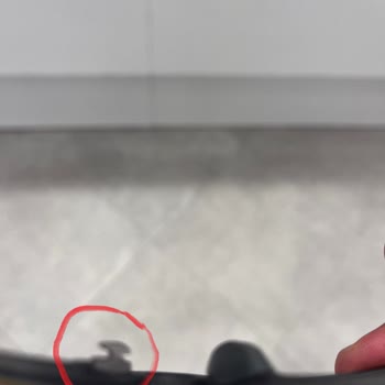 Oakley Reedmace Sonnenbrille - Problem mit Nasenpad und fehlendem Ersatzteil