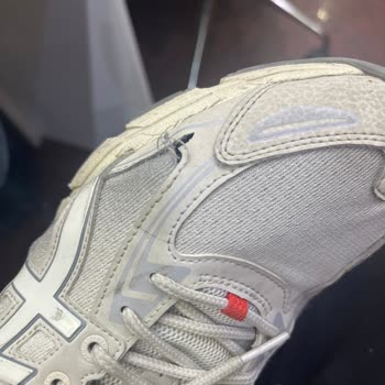 Asics Ayakkabılarda Beklenmeyen Kalite Sorunu