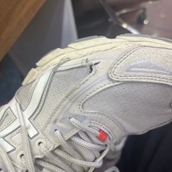 Asics Ayakkabılarda Beklenmeyen Kalite Sorunu