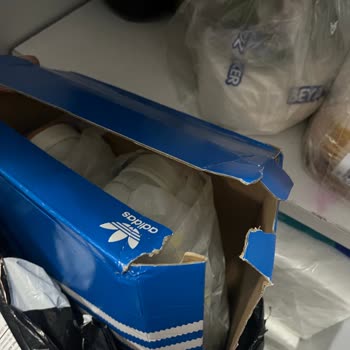 Hasarlı Paketle Gelen Hediye Ayakkabı Sorunu