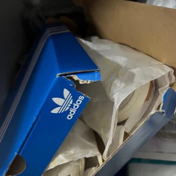Hasarlı Paketle Gelen Hediye Ayakkabı Sorunu