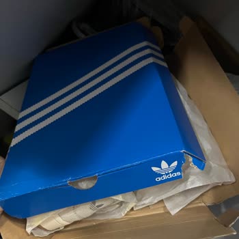 Hasarlı Paketle Gelen Hediye Ayakkabı Sorunu