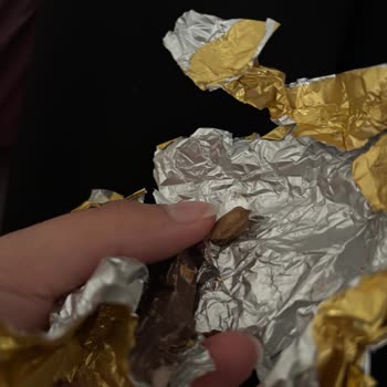 Çikolata İçindeki Fıstık Kabukları Tehlike Saçıyor