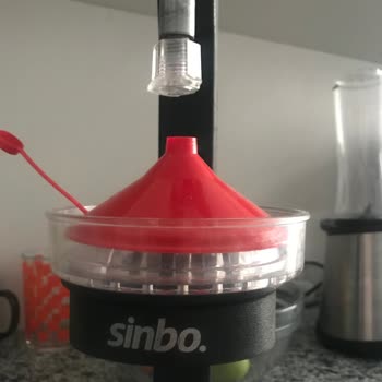 Sinbo Meyve Sıkacağının Dayanıksız Plastik Parçaları