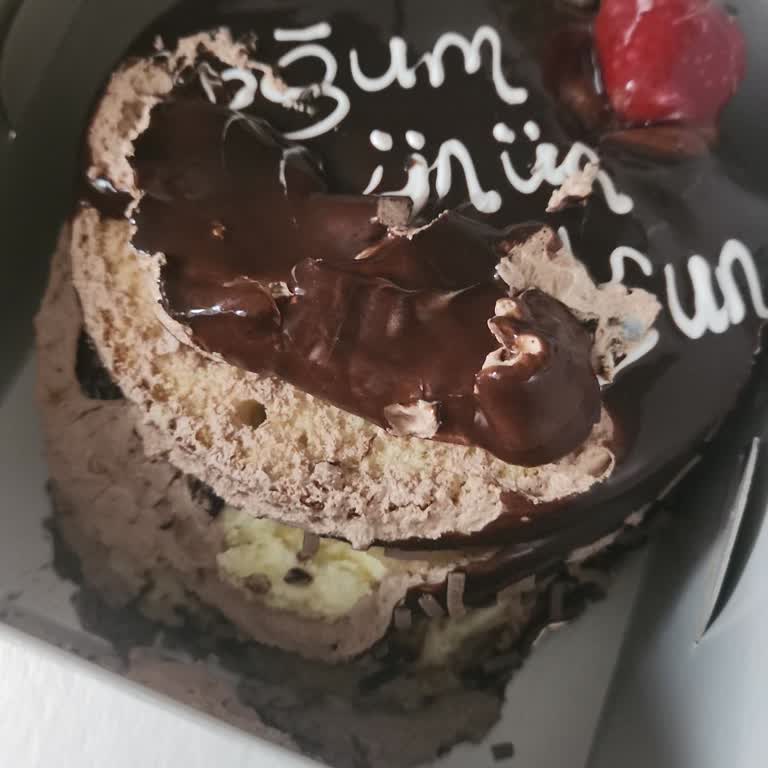 Samek Unlı Mamüller (Vezirköprü) Pastayı Doğru Düzgün Telim Etmedi