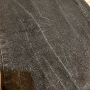 Pantolondaki İzler Ve Mağaza İlgisizliği