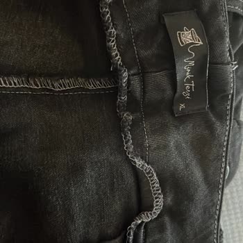 Pantolondaki İzler Ve Mağaza İlgisizliği