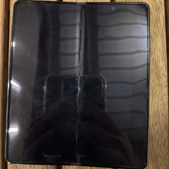 Samsung Z-Fold 4: Onarımda Kırılan Ekran Ve Servis Sorunları