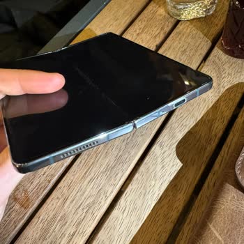 Samsung Z-Fold 4: Onarımda Kırılan Ekran Ve Servis Sorunları