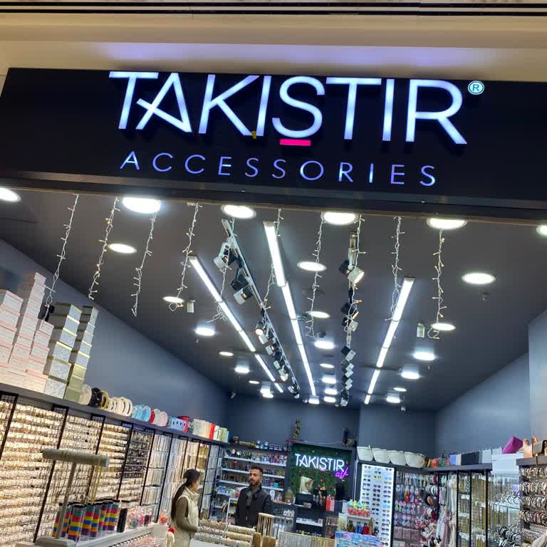 Kendi Kendine Kopan Saat Kordonu Ve İlgisiz Mağaza Çalışanları