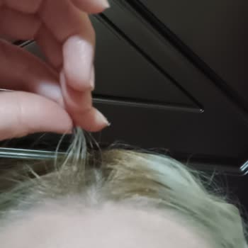 Saç Boyası Derimi Yakıyor Ve Renk Kalıcılığı Sorunu