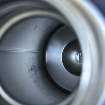 Stanley Termosun İçindeki Gizemli Siyah Lekeler