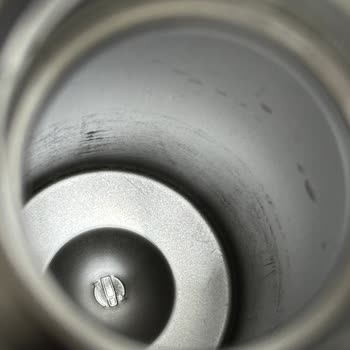 Stanley Termosun İçindeki Gizemli Siyah Lekeler