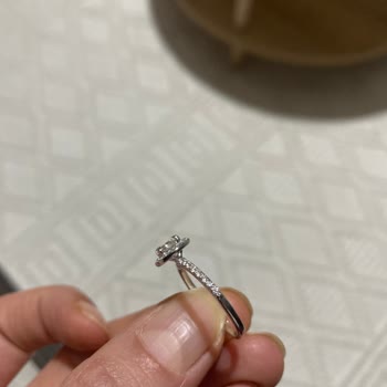 Pırlanta Yüzüğümde Sararma Ve Taş Sorunu