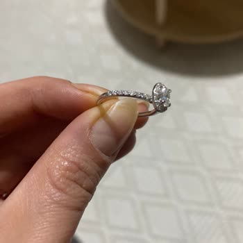 Pırlanta Yüzüğümde Sararma Ve Taş Sorunu