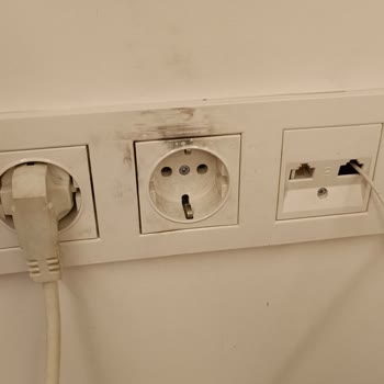 Elektrik Kesintisi Sonrası Kablo TV Adaptörü Patladı