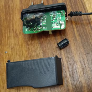 Elektrik Kesintisi Sonrası Kablo TV Adaptörü Patladı