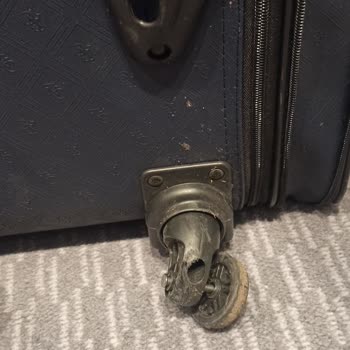 Kaliteli Diye Aldığım Valiz İlk Kullanımda Hayal Kırıklığına Uğrattı