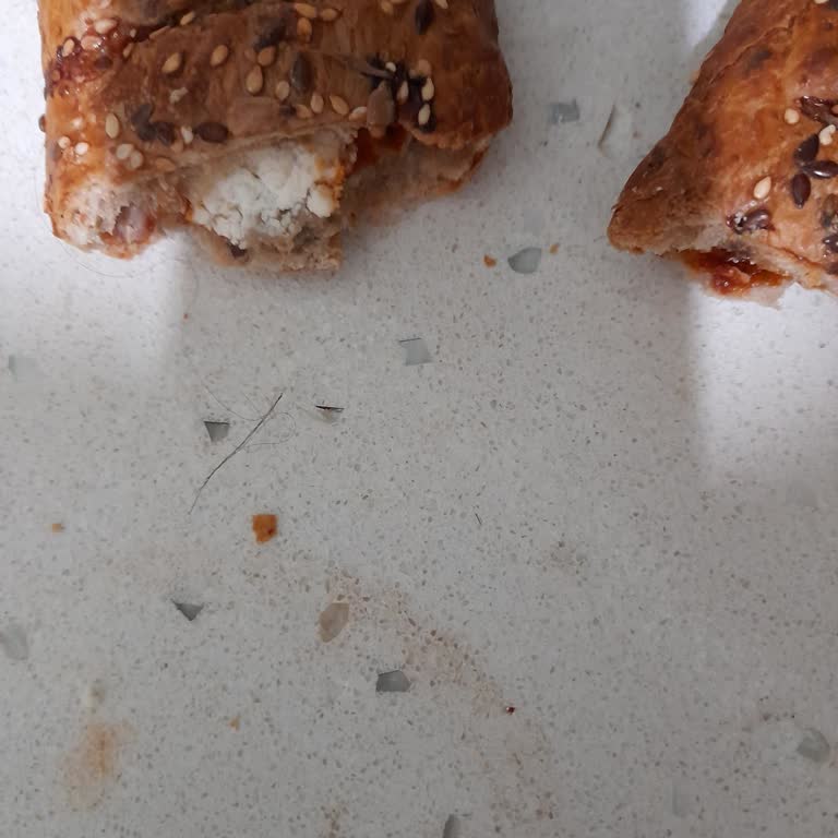 Migros'tan Aldığım Çörekten Çıkan Kıl Şoku