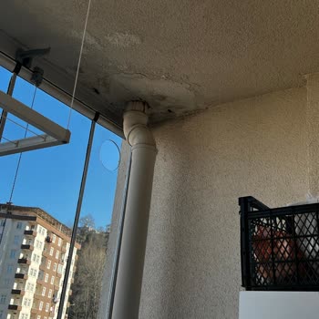 Yağmurda Akıtan Çatı Ve İlgisiz Site Yönetimi
