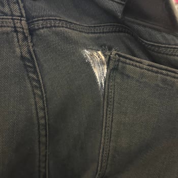 Colin's Pantolonunda Beklenmedik Yırtılma Sorunu