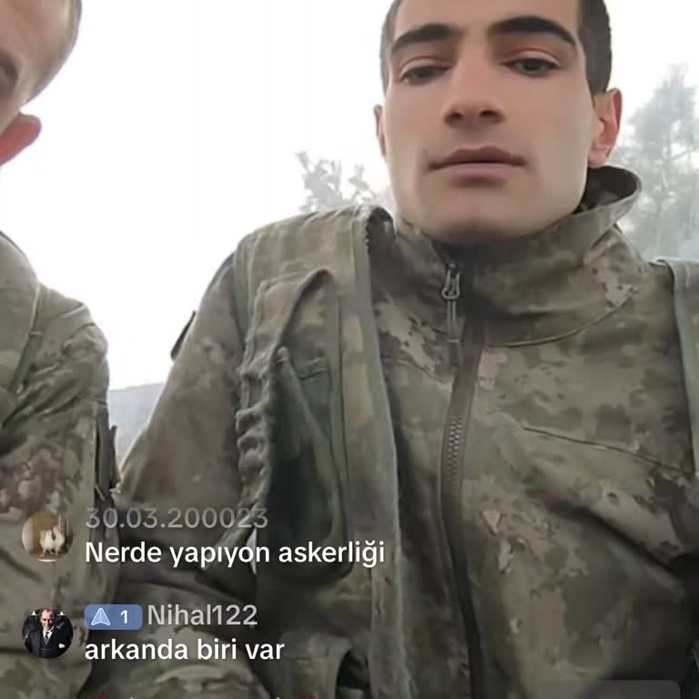 Askeri Üniforma İle Canlı Yayında Disiplinsizlik