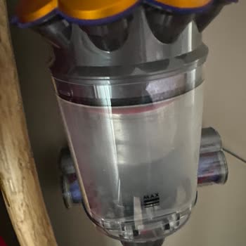 Dyson V15 Toz Haznesi Çiziliyor, Çözüm Yetersiz