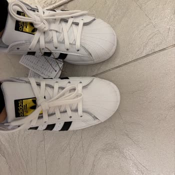Adidas'tan Üst Üste Defolu Ürün Şoku