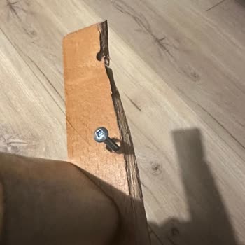 Vivense'den Aldığım Köşe Koltuğun Orta Ayağı Kırıldı