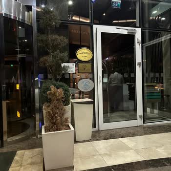 Experiencia mala en Holiday Inn Kavaklidere, habitación revendida