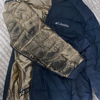 Columbia Sportswear Jacke verfärbt sich und schält sich trotz Garantie
