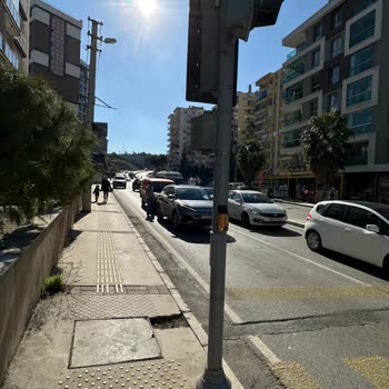 İzmir'de Kırmızı Işıkta Duran Aracıma Çarpan Şoför Ve Migros Sanal Market'in İlgisizliği