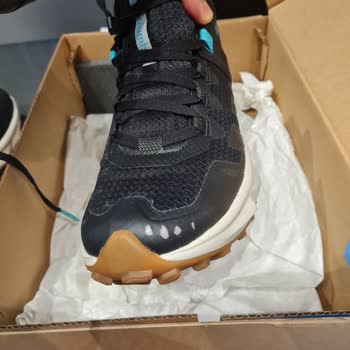 Columbia Sportswear Schuhe zeigen bereits nach einem Tag Materialfehler