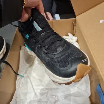 Columbia Sportswear Schuhe zeigen bereits nach einem Tag Materialfehler