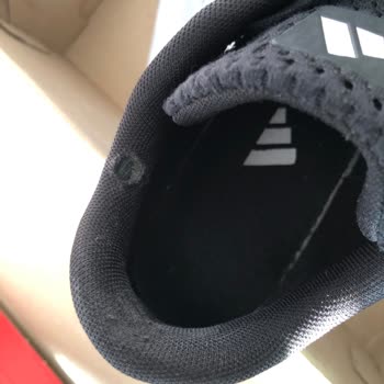 Adidas Ayakkabının Beklenmedik Kalite Sorunu